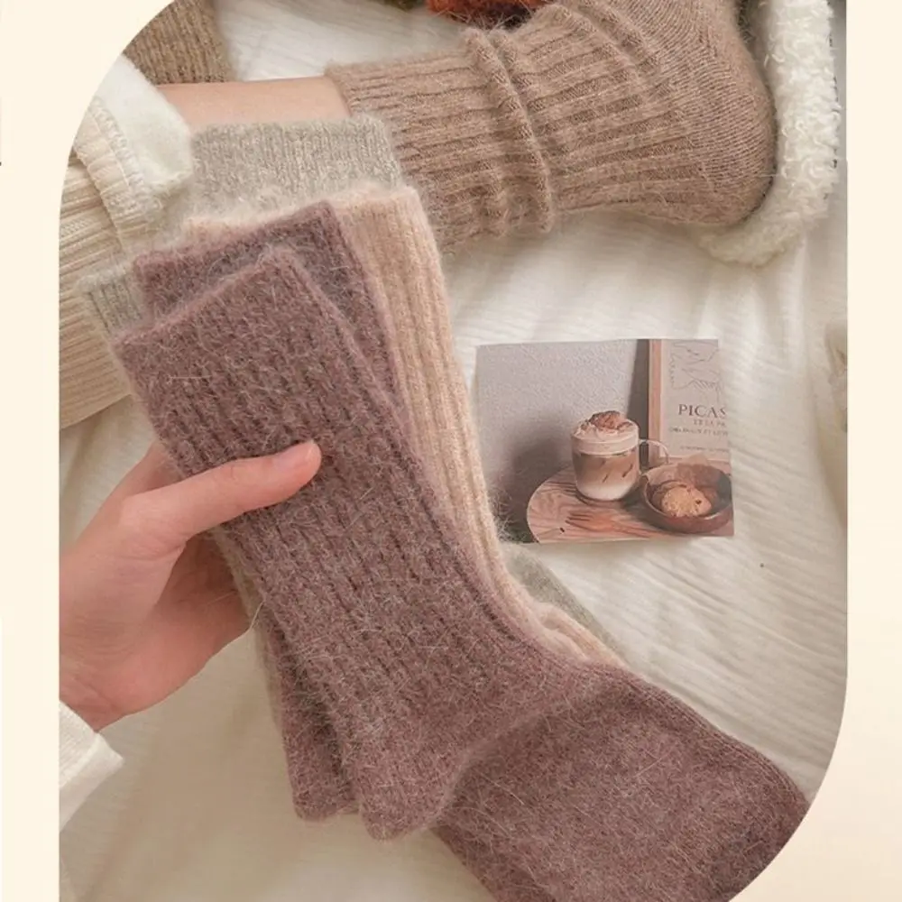 Calcetines cálidos de terciopelo de Cachemira para mujer, medias gruesas de tubo medio Harajuku a la moda, calcetines suaves para dormir en casa, calcetines largos térmicos a rayas para invierno