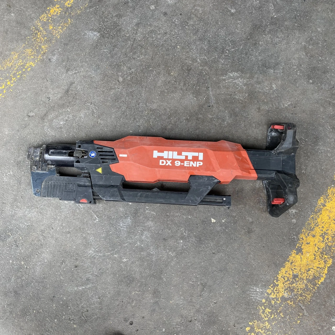 

HILTI DX-9-ENP Пистолет для крепления панелей и досок с пороховым приводом - только корпус, б/у