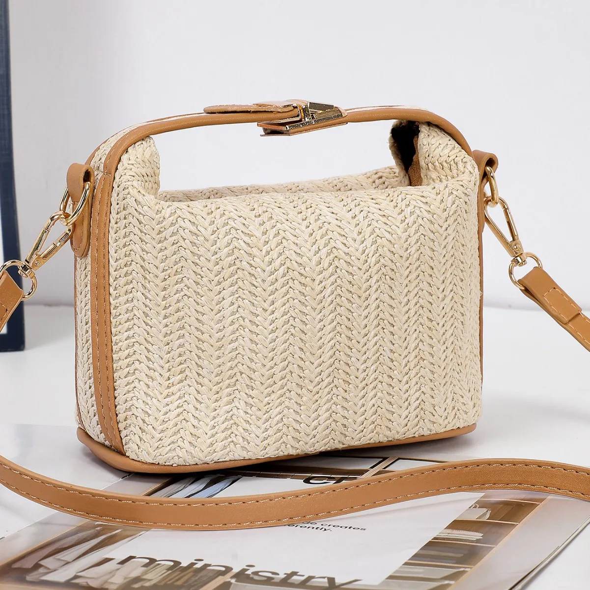 

Весенняя новая корейская маленькая сумка Dongdaemun INS из соломенной ткани 2220. | Повседневная женская ручная сумка через плечо