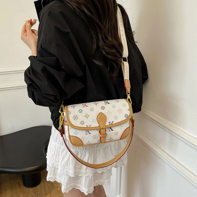 

Уникальный элитный минималистичный мини-сумка-клатч для женщин с винтажным модным модным дизайном и логотипом