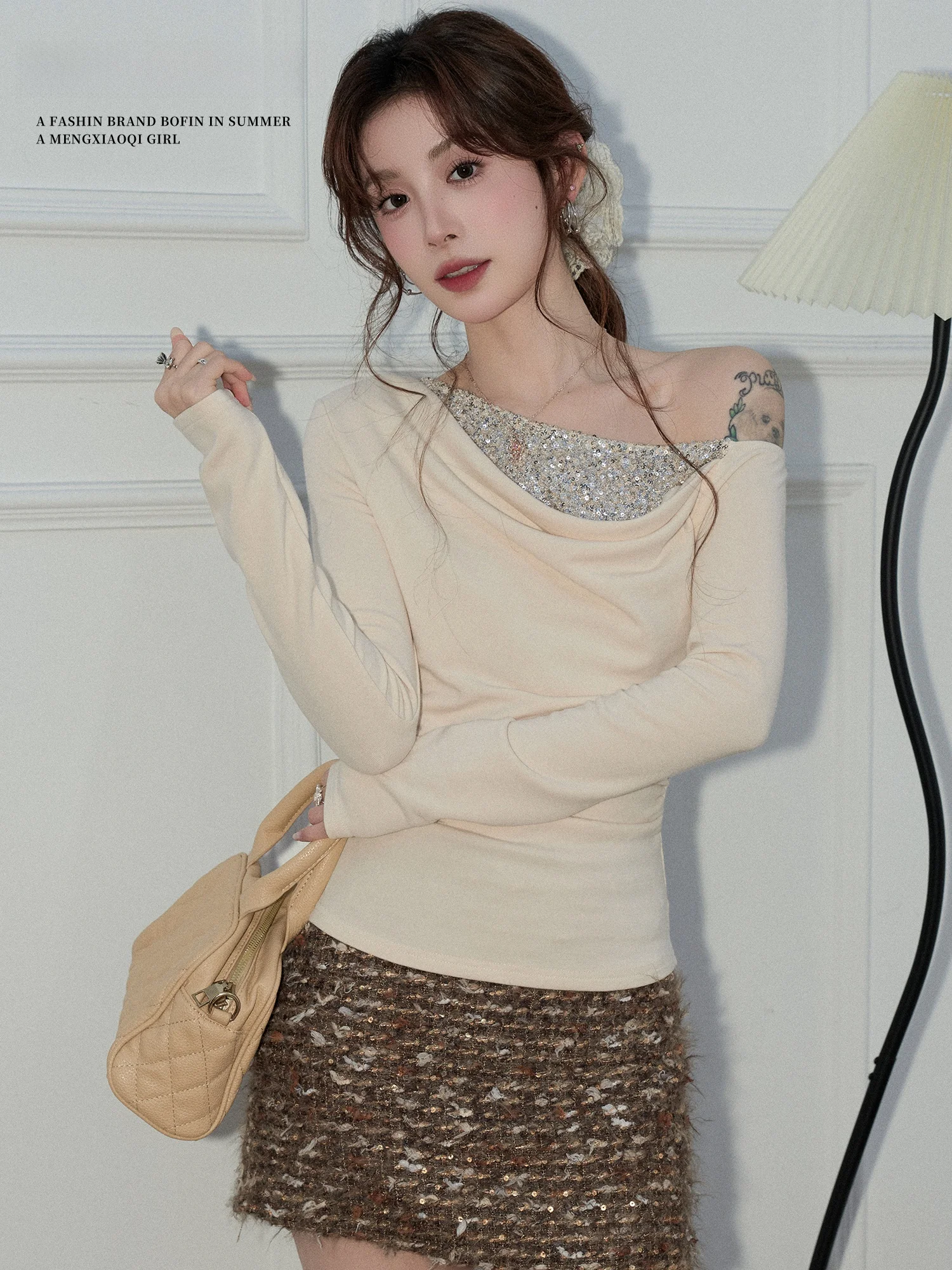 

Mont Xiaqi Long Sve Slim Fit T-irt Women's Early Spring Glitter Design Sensual Side Ne Design Base irt Casual Sle
