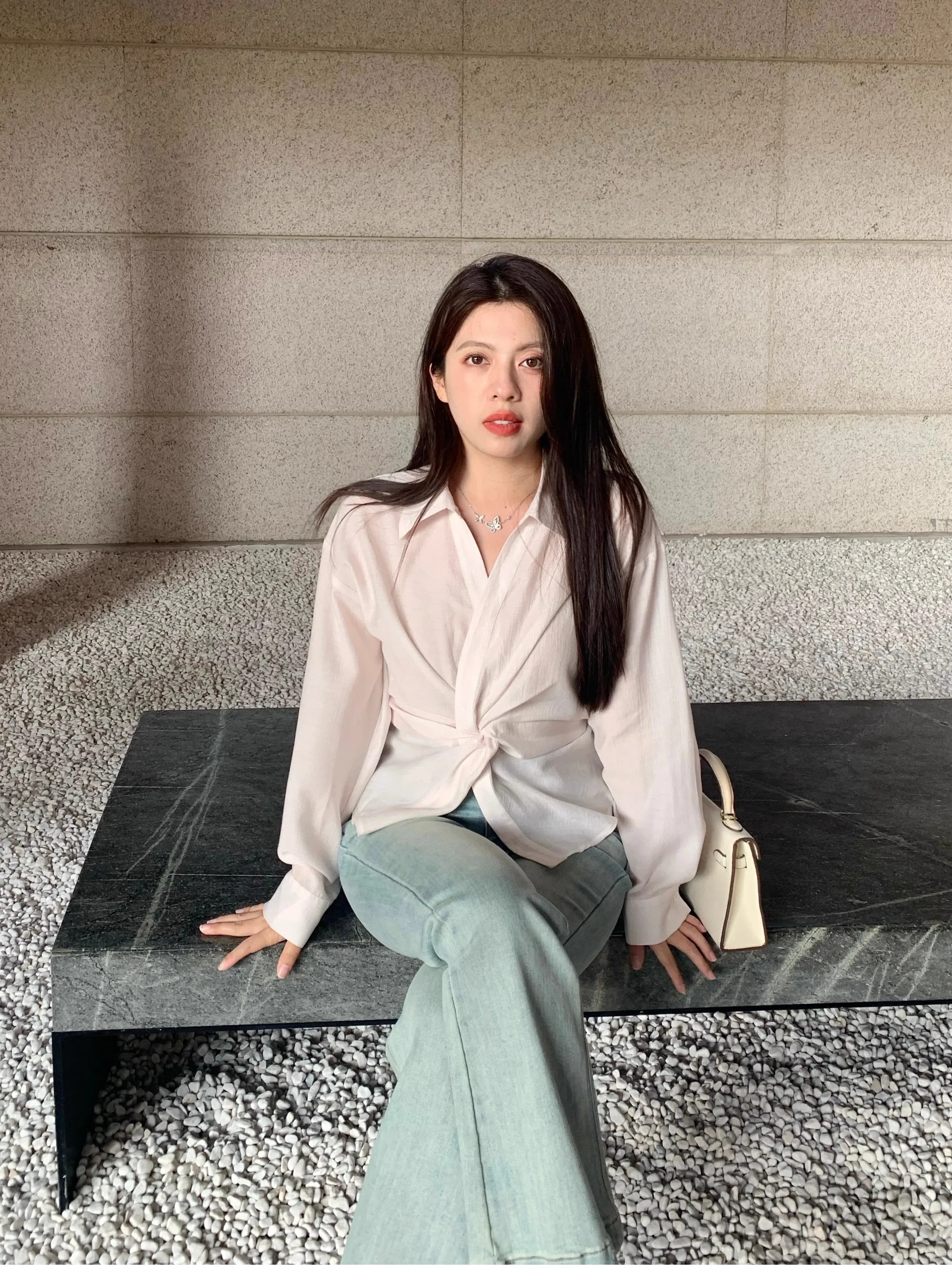 

Женская летняя новинка: рубашка с V-образным вырезом и защитой от солнца, из ацетатного материала, с длинным рукавом, воротником и широкими рукавами, размер 50.