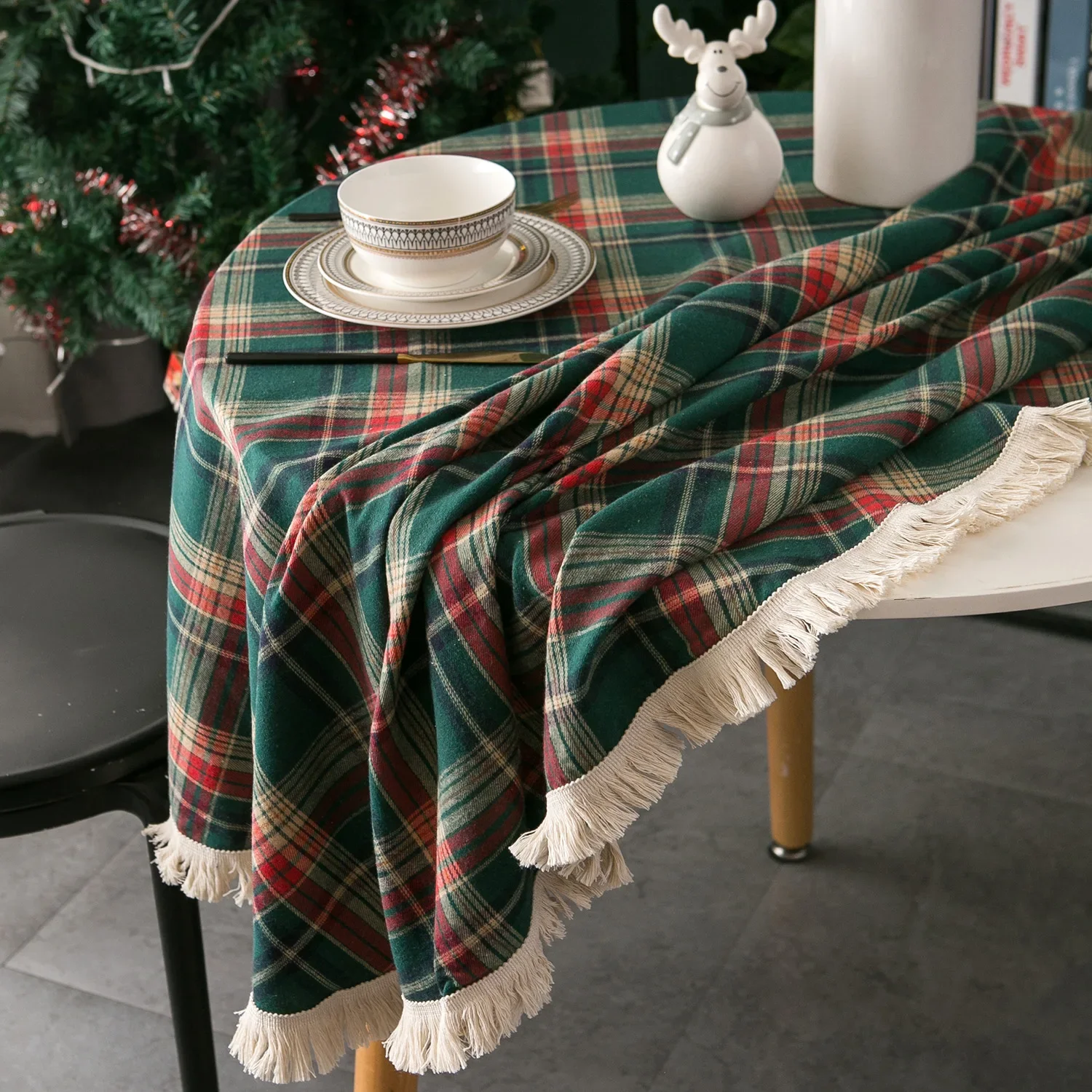 Plaid Tassels Christmas Decoration Tablecloth Round Woven Polyester Cotton Red Green Table cover for Home Party Dining Decor