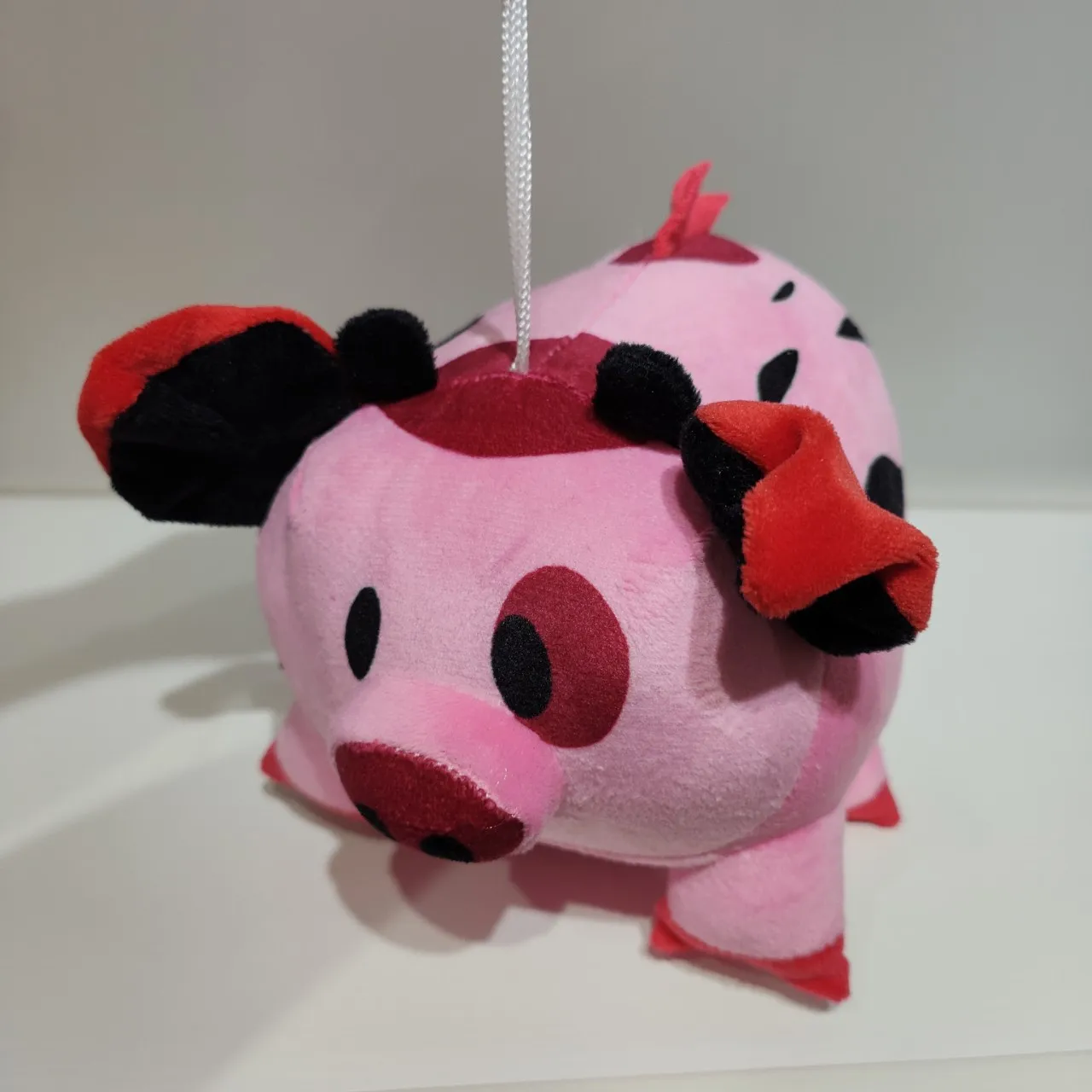 Nuovo Hazbins Hotel bambola di peluche Alastor bambola di cartone animato Kawaii bambola di pezza morbida decorazione della casa regalo di compleanno per il capretto