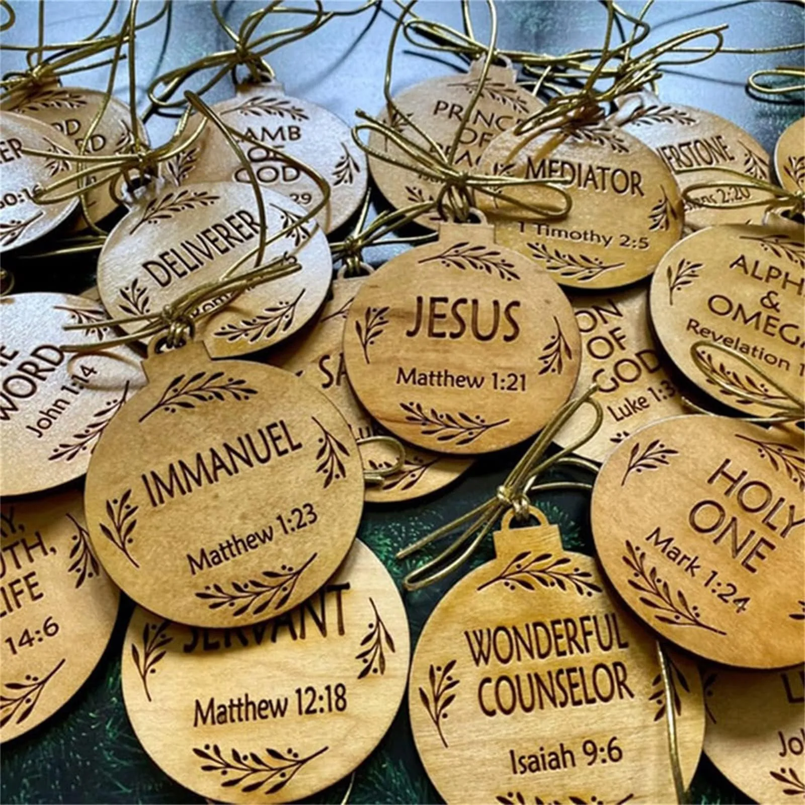 

25pcs Names Ornaments 5cm Diameter Name Advent Wood Hanging Ornaments With Savior Names Ornaments For Christmas Tree Decor