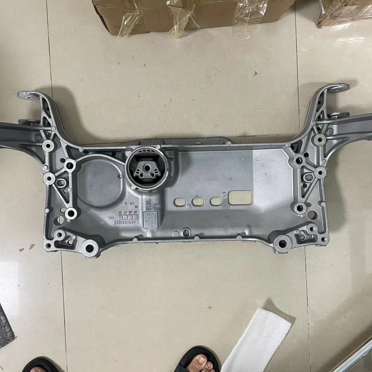 

3C0199369H 3C0199313R 7N0199313B 3C0199313BB Under Carriage Frame Subframe for PASSAT Variant