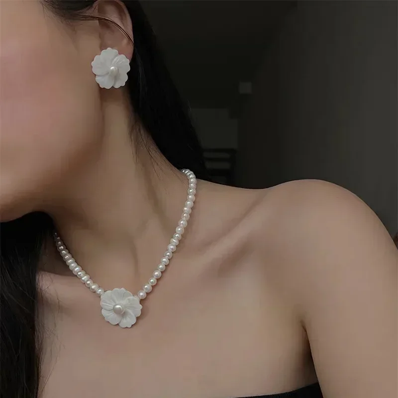 Fashion Jewelry Delicate Design Elegant Temperament Simulated Pearl Flower Necklace For Women Wedding Gifts Accessories