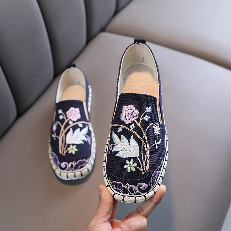 Beijing Embroidered Hanfu Shoes Women's 2023 Spring and Summer Canvas Chinese Ethnic Style Flat Shoes Women's Loafers Sneakers