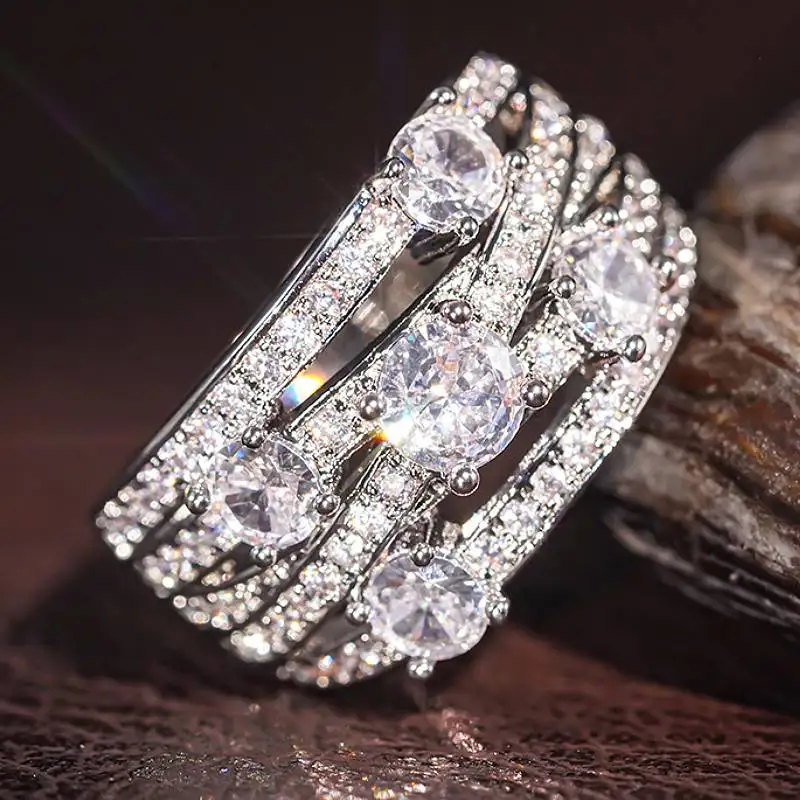 Huitan Modischer Damenring mit Kreuz-Design, eingelegt mit hellem CZ, wunderschöner Hochzeitsmode, Damen-Finger-Accessoires, Schmuck für Verlobung