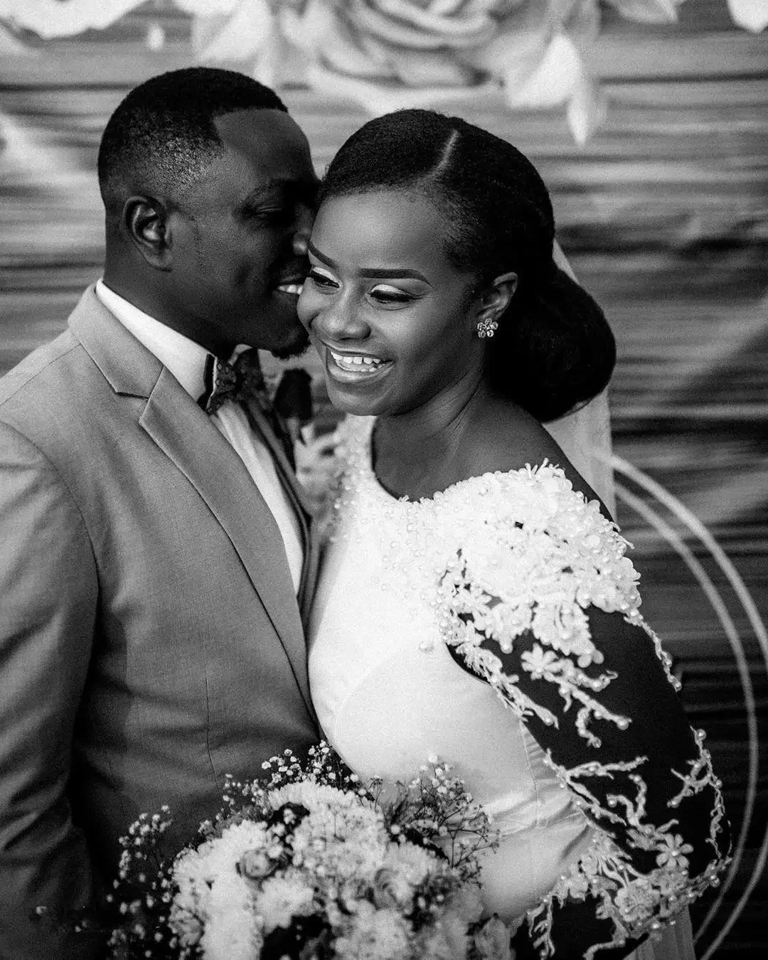 Maßgeschneiderte arabische afrikanische Meerjungfrau-Brautkleider in Übergröße, Sweep-Zug, Satin, lange Ärmel, Spitze, Brautkleider