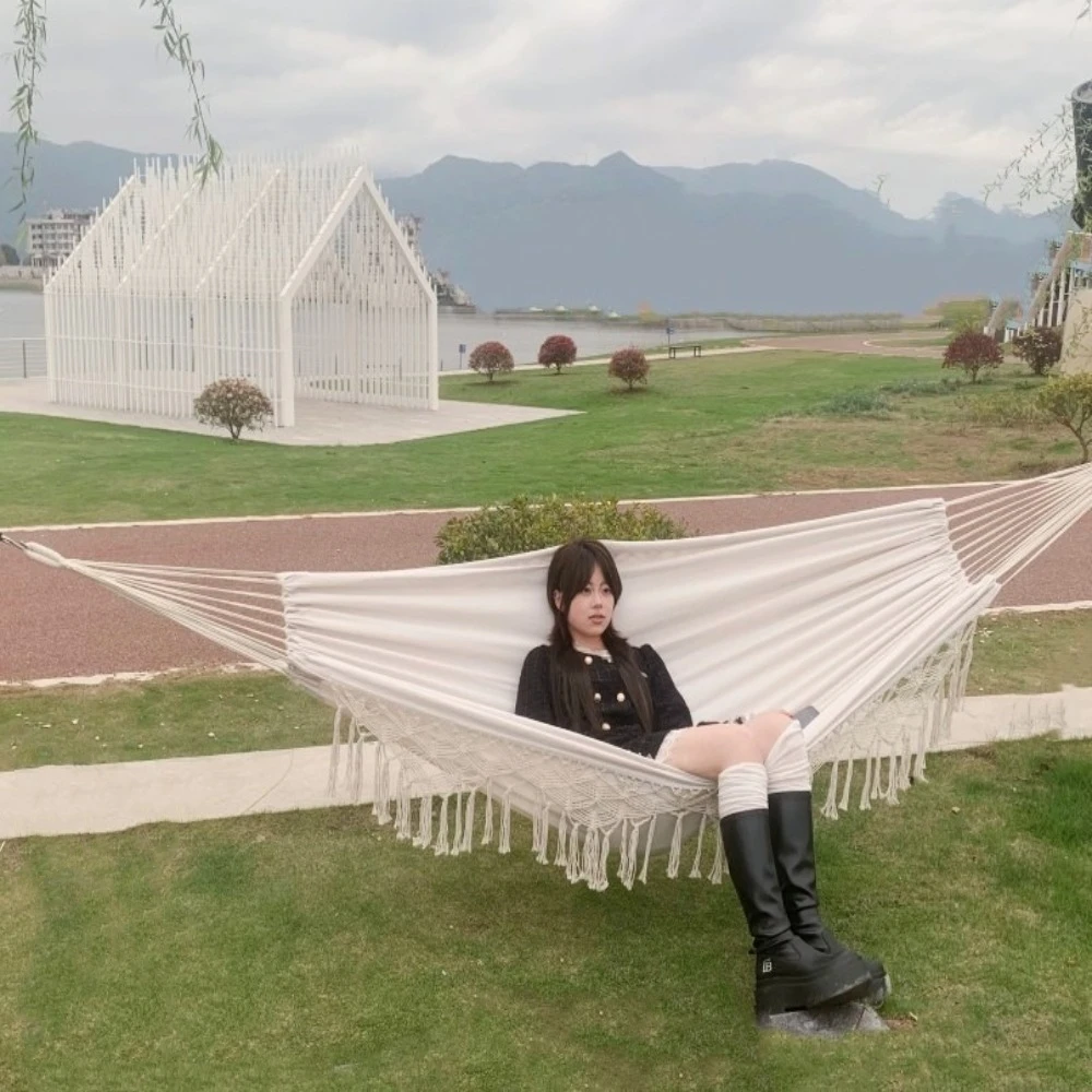 ロマンチックな大型ダブルデラックスハンモック、ボヘミアンスタイル、織りタッセル付き、2人用ハンモック吊り下げベッド、レジャーキャンバススイングチェア、リラックス
