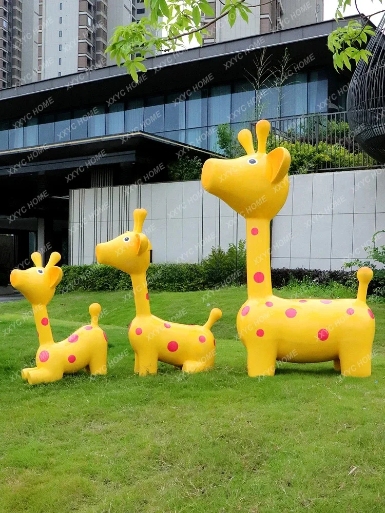 A  Animal Grass-Planting Skin Giraffe Sculptured Ornaments Outdoor Landscape Garden Lawn Layout