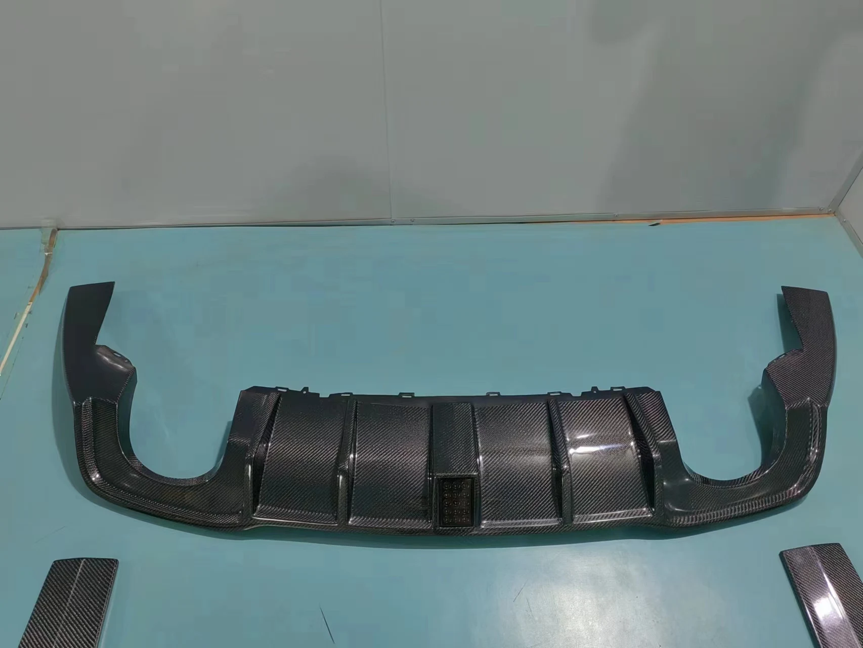 أعلى المواد ألياف الكربون الجبهة الشفاه التنانير الجانبية الناشر الخلفي مصدات السيارة ل Rs3 8 فولت 2017-2019