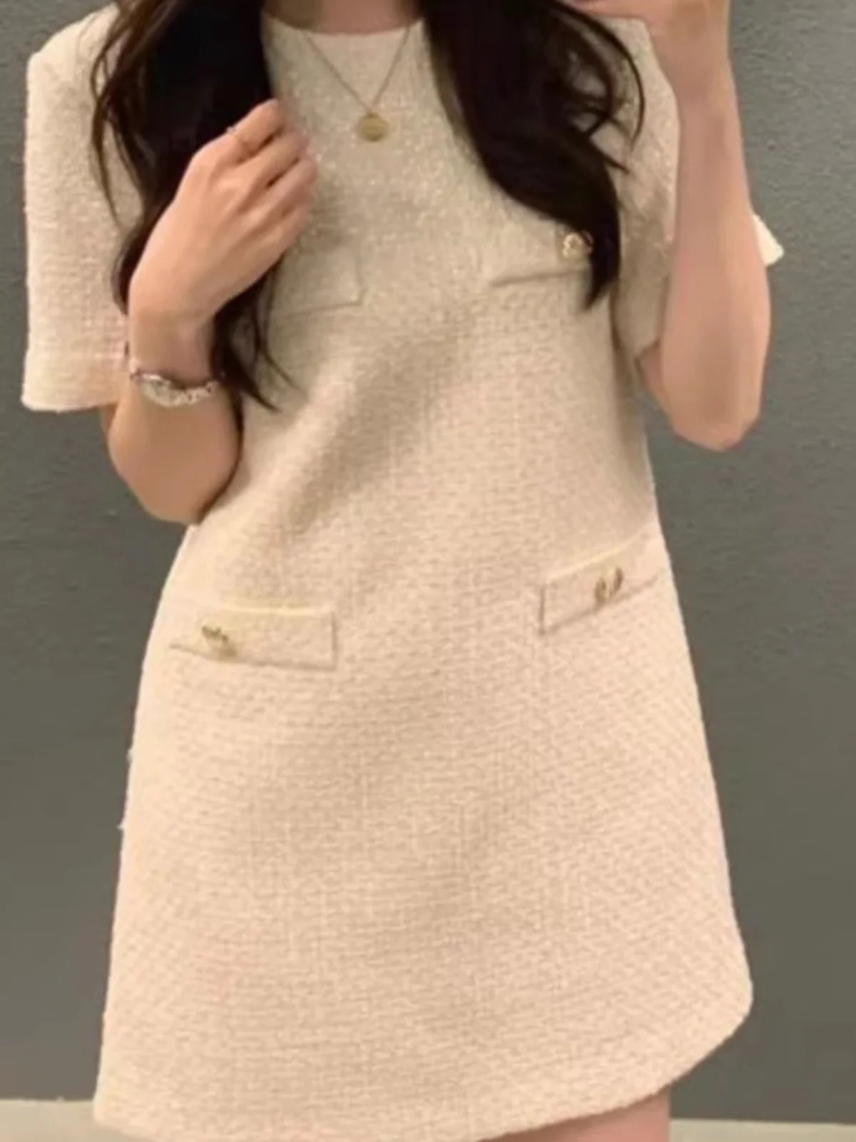 

Однотонное повседневное платье с круглым вырезом и коротким рукавом для женщин, весенняя коллекция, элегантное платье для дам