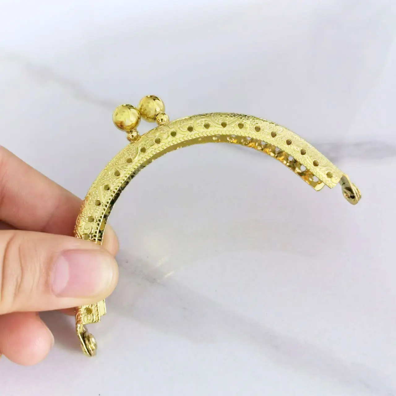 

Gold Tone Arc Clutch Buckle 8cm DIY Purse Frame Sewing Holes Semicircle Kiss Clasp Motif Handmade Luggage Accessories Hardware