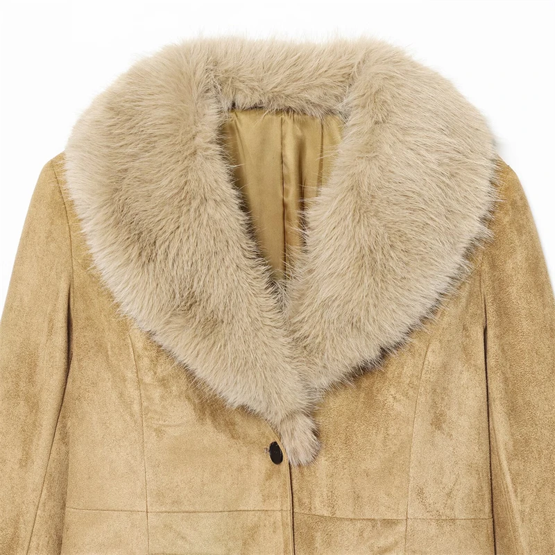 KEYANKETIAN 2025 شتاء جديد المرأة فو الفراء مزين سترة من جلد الغزال معطف أنيق فاخر واحد الصدر سليم ملابس خارجية قصيرة