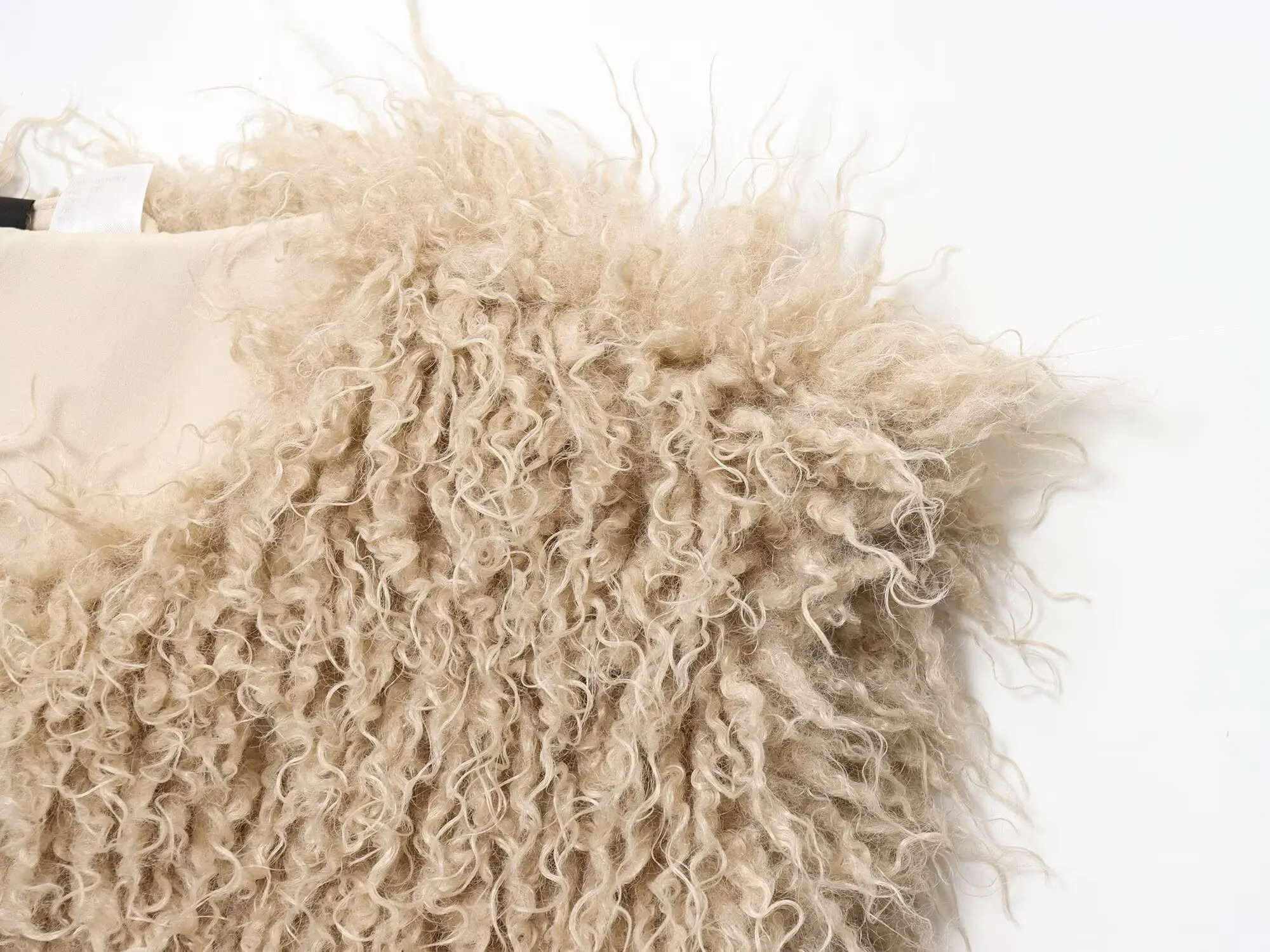 2025年レディース新作秋コレクション　スタイリッシュなラウンドネック　スリムフィットベストジャケット　ベルト付き　ふわふわベストジャケット