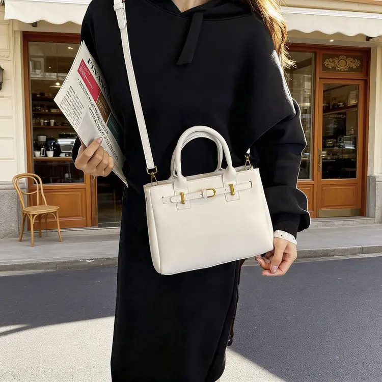 Parisian Trendy Large Capacity Diaper Bags For Ladies Elegant Designer Shoulder Bag Simple Casual Tote Bag Fashionable Messenger