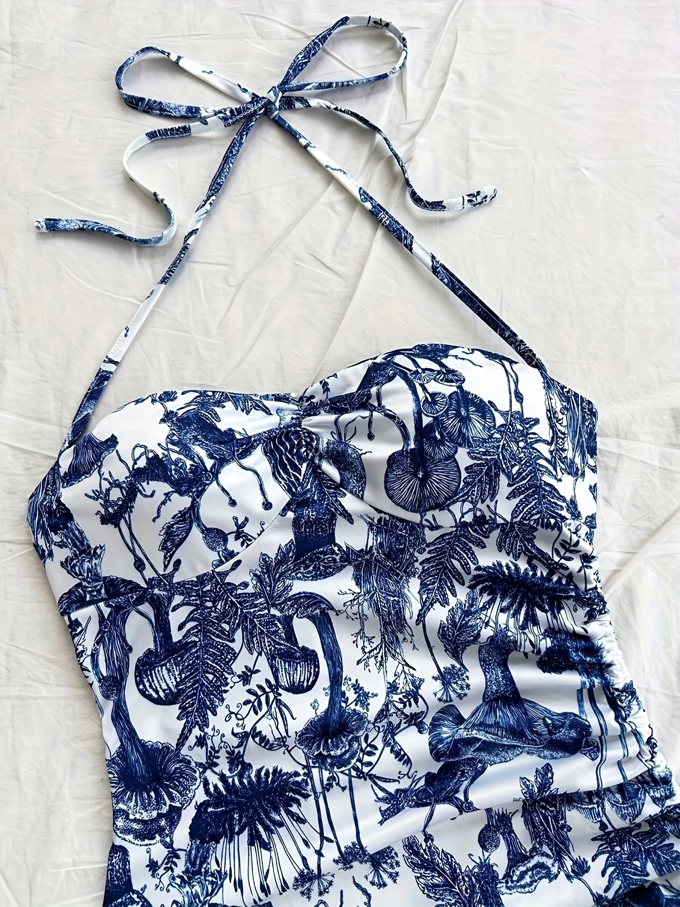 Minivestido de moda de otoño con correa envolvente en el pecho con abertura alta y estampado de setas y margaritas pequeñas bodycon para mujer de longitud corta