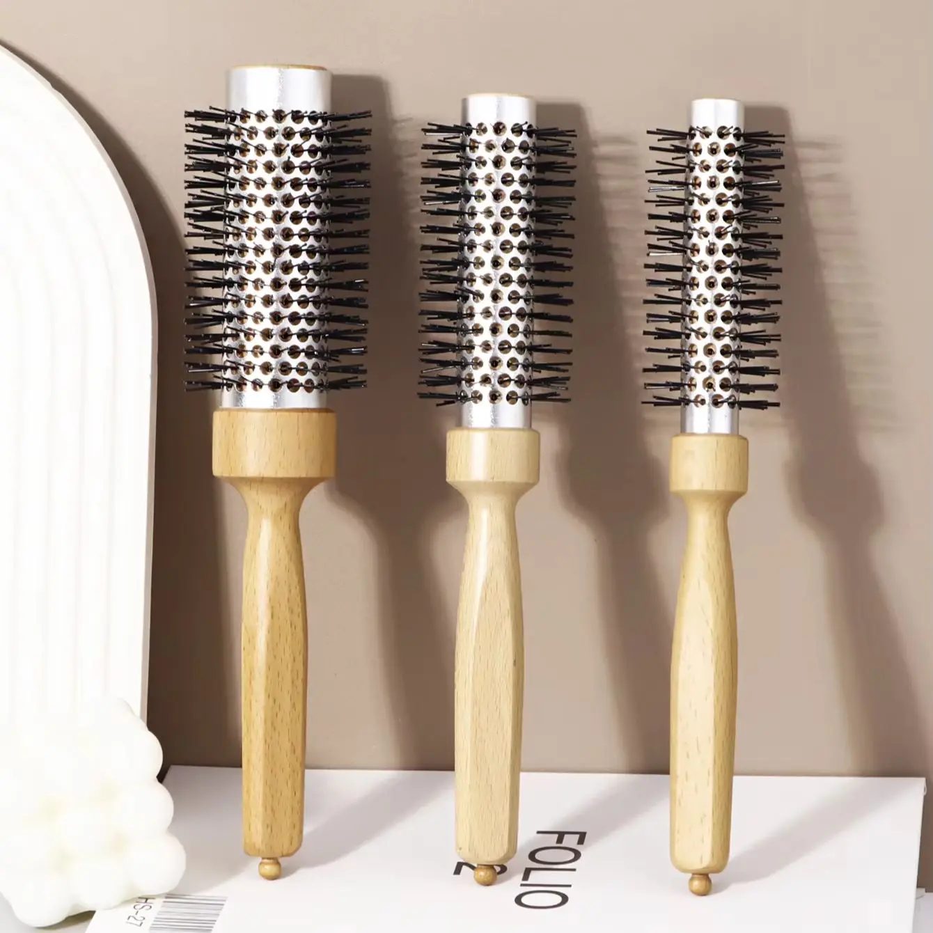 Hairstyling-Haarbürste aus Nylon – Lockenkamm für Haartrockner, Zylinder – Kamm aus Aluminiumrohr und Holzgriff