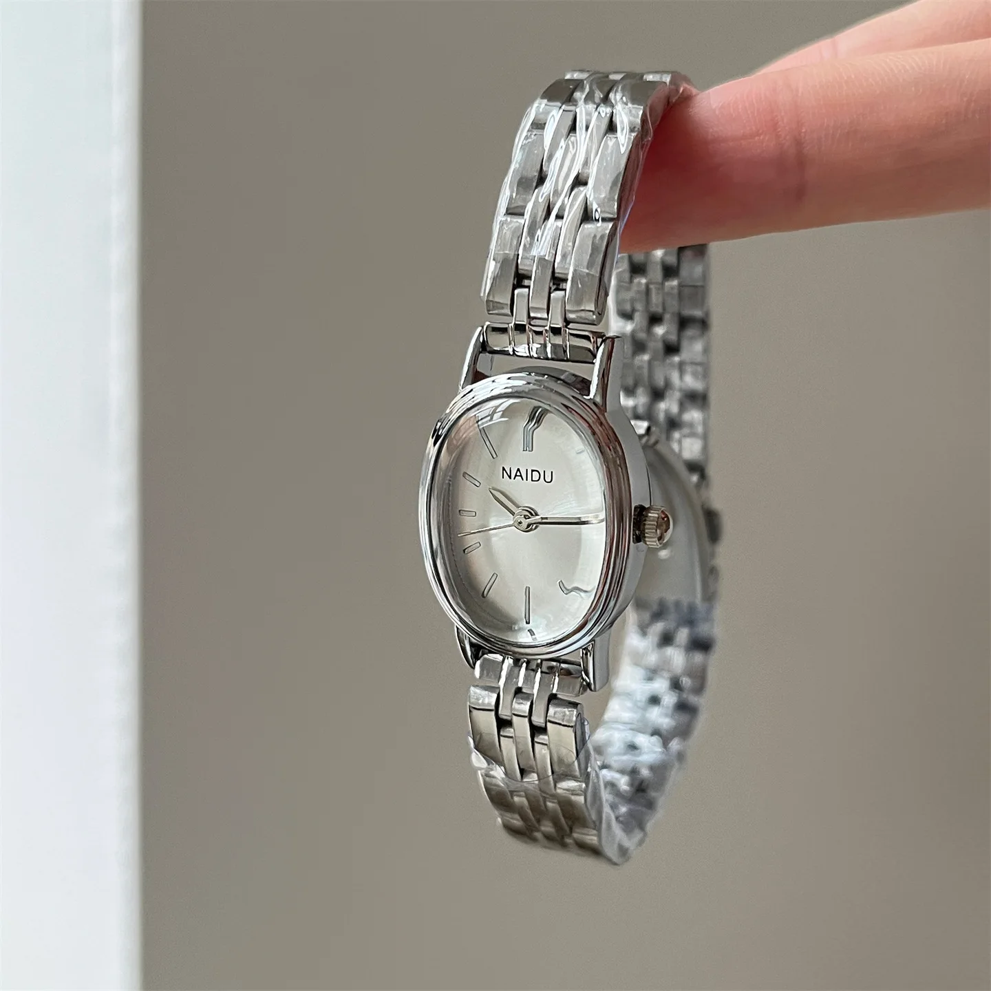 ساعة نسائية بمينا بيضاوي، ساعة يد نسائية كاجوال وفاخرة، مجموعة راقية من الساعات، هدية نسائية.