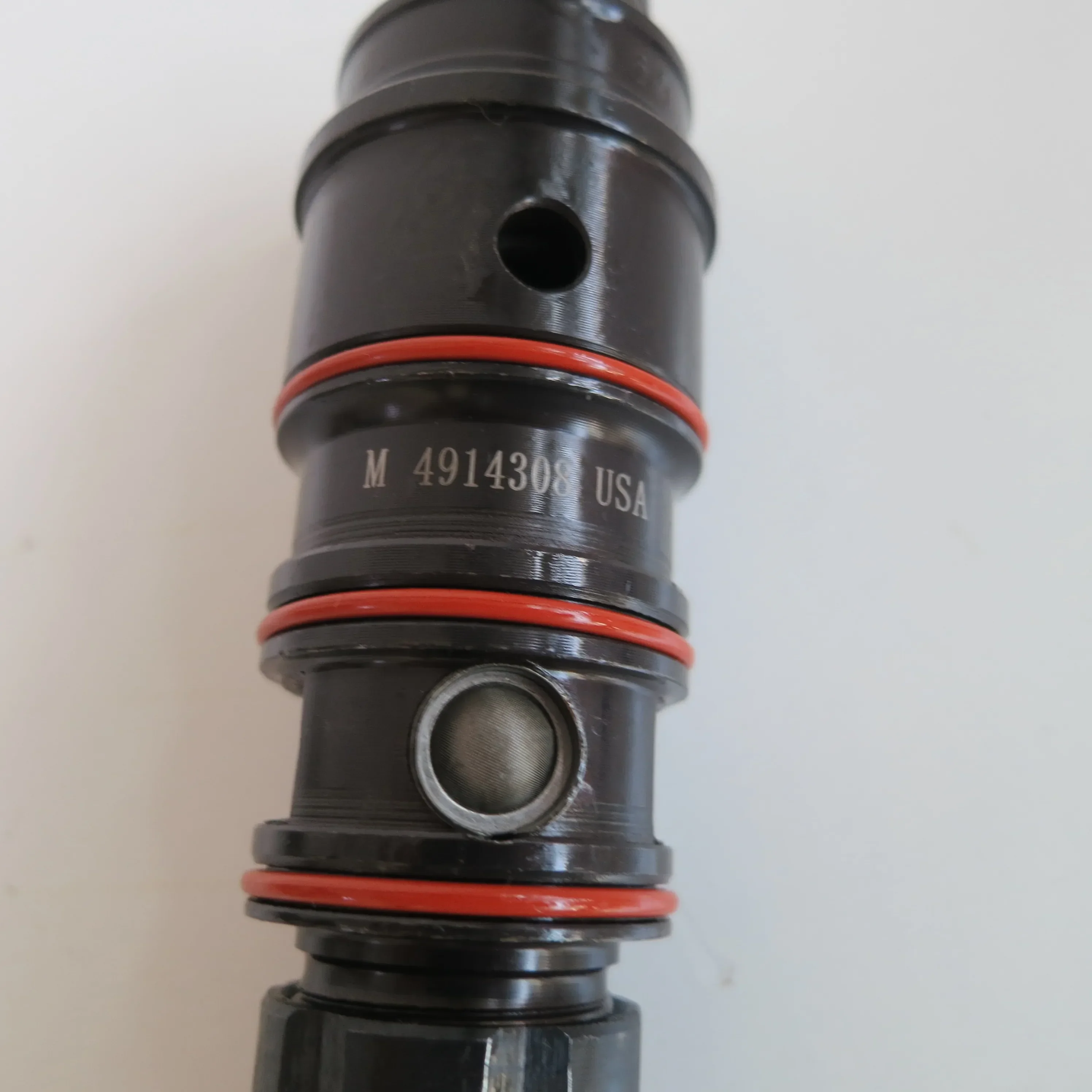 Hot salesConstruction Machinery Diesel Engine 1914308 NT855 Fuel Injector