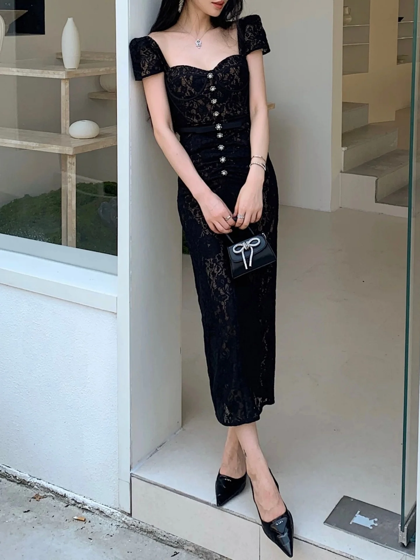 

Элегантное черное кружевное платье с короткими рукавами, воротником-сердечком и пуговицами-бриллиантами, стильное женское платье ZOYOYUED, осеннее женское платье
