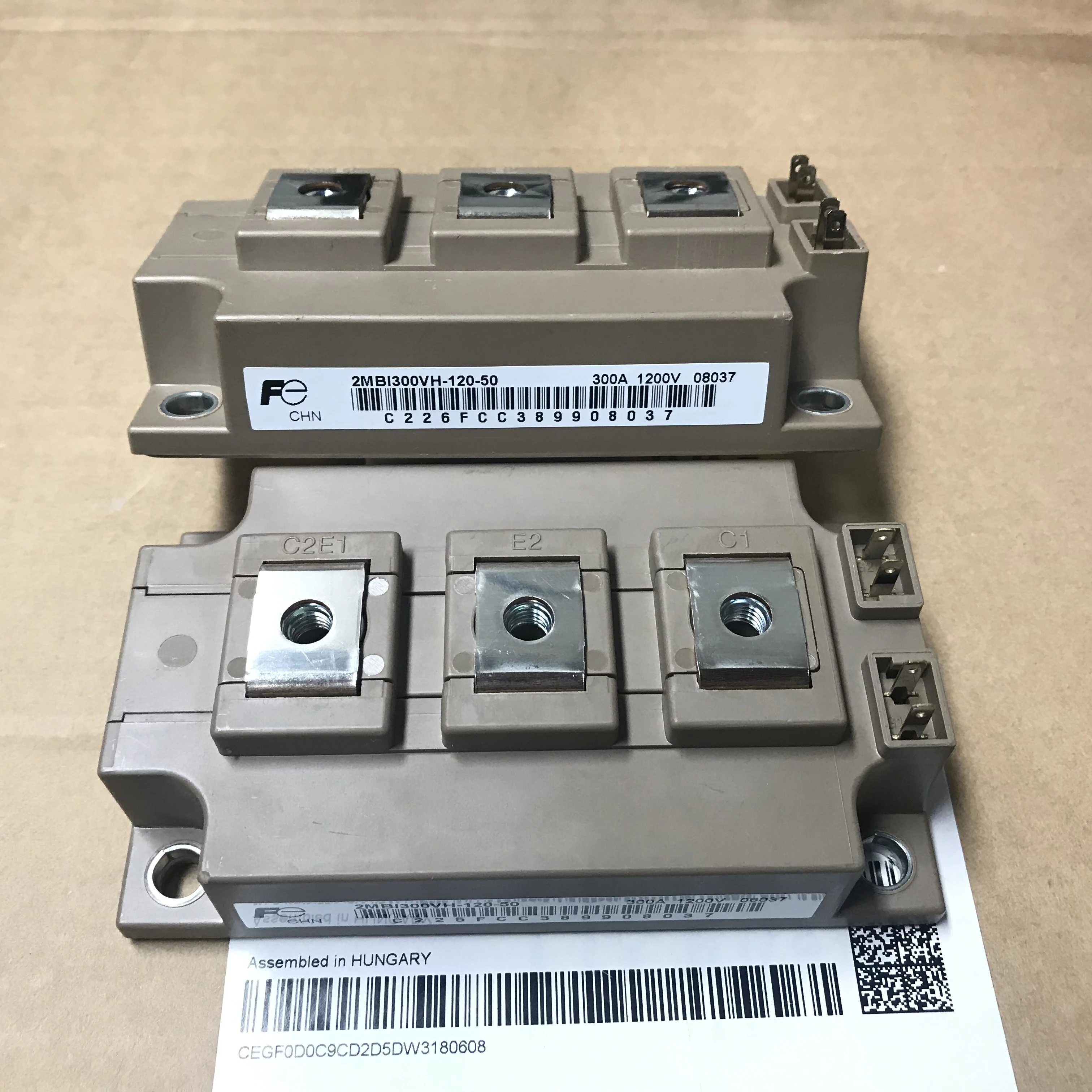 

МОДУЛЬ IGBT 2MBI300VH-120-50 В НАЛИЧИИ