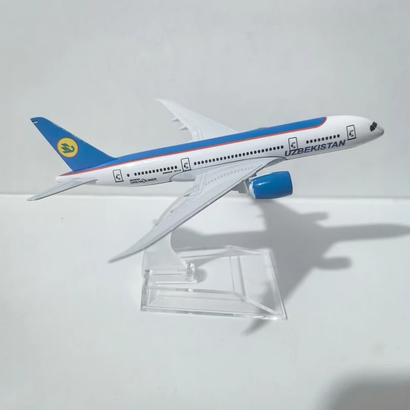 

Металлическая миниатюрная модель самолета Boeing 787 JASON TUTU (Узбекистан), масштаб 1/400, подарок