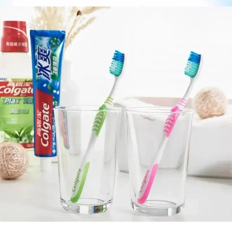 Colgate Simulierte Zahnbürste mit weichen, mittelharten Borsten, komfortabler Griff, für Zuhause und unterwegs, tragbares Mundhygiene-Pflegewerkzeug – Detail 3