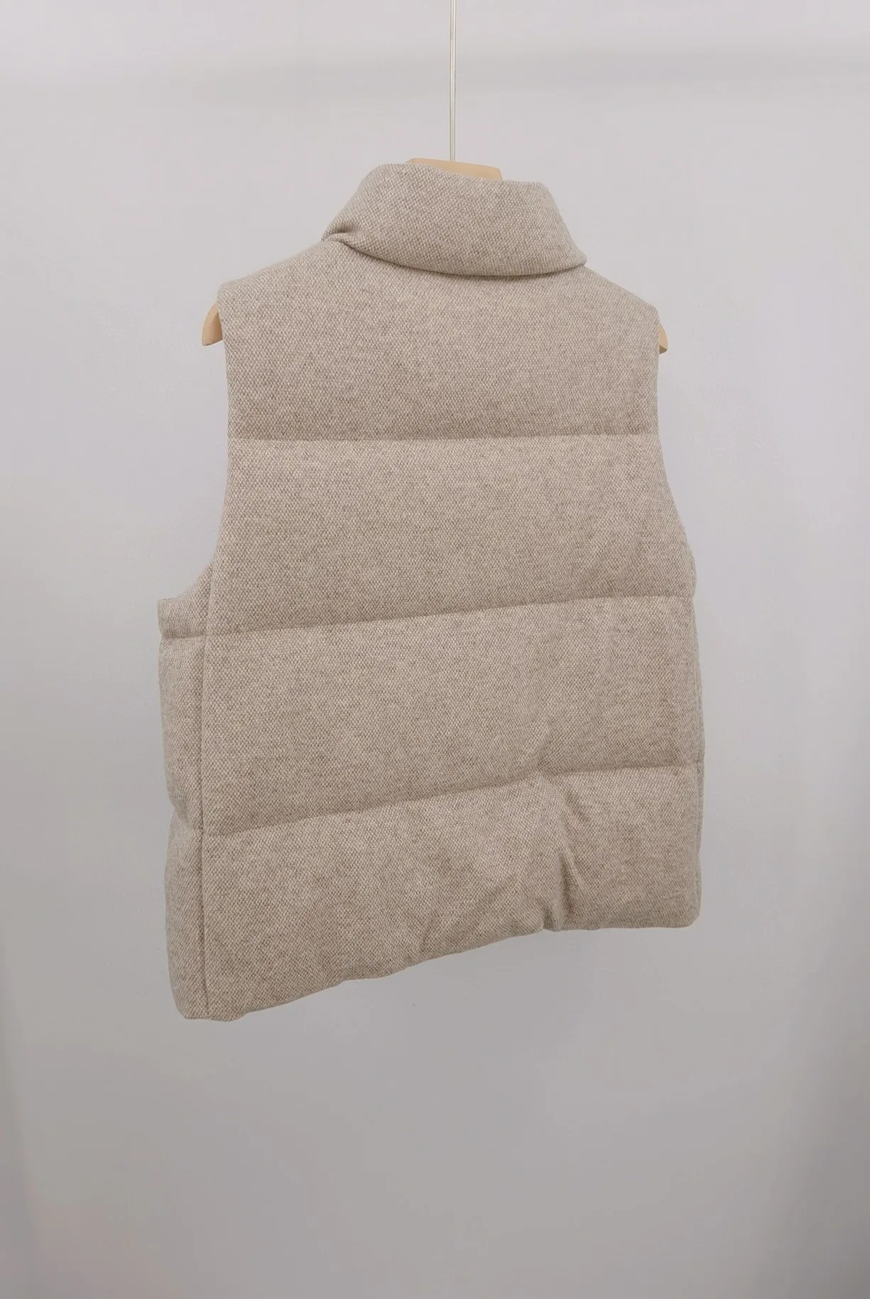 Lussuoso gilet imbottito con cerniera in Cashmere