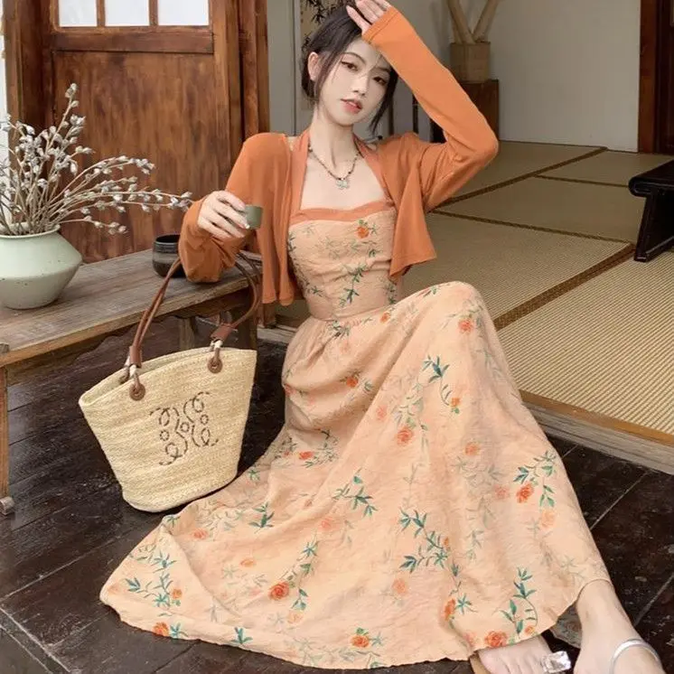 white dress with pearl sleeves Dream Dress, Cream – Chic Soul The fitted silhouette smoothly Comment for link 🔗 Size:6m swatches-so-sweet-mini-dress