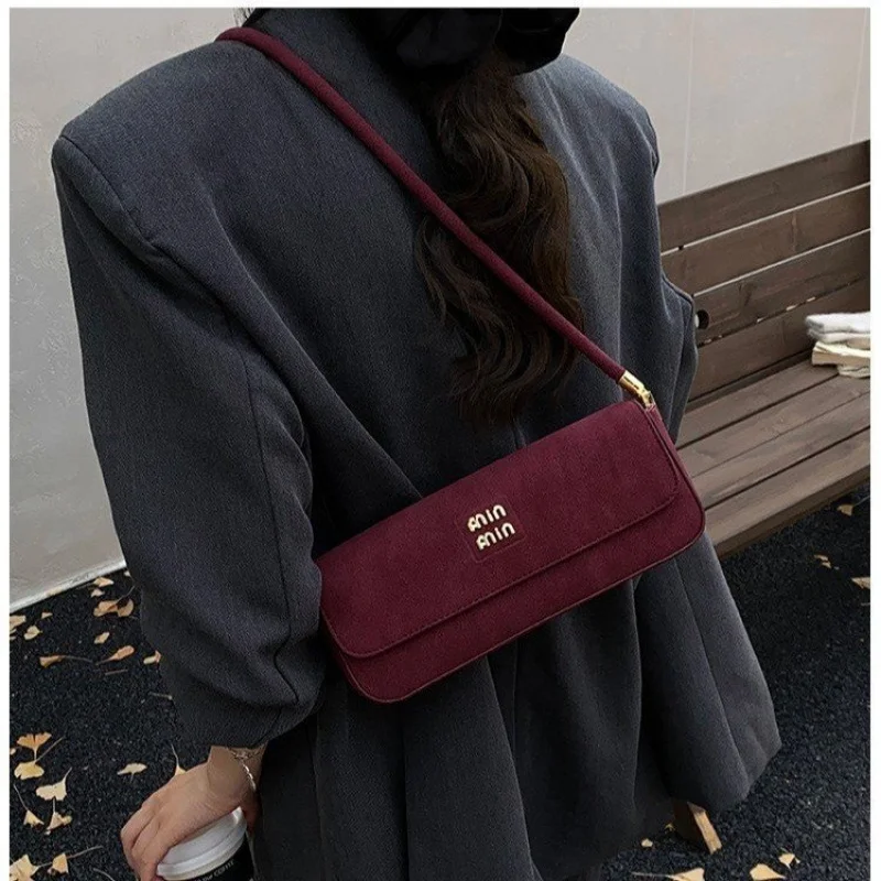 

High-End Women's Messenger Bag Made Of Leather Boasting Trendy Commuter Design And Paris Vintage Look​