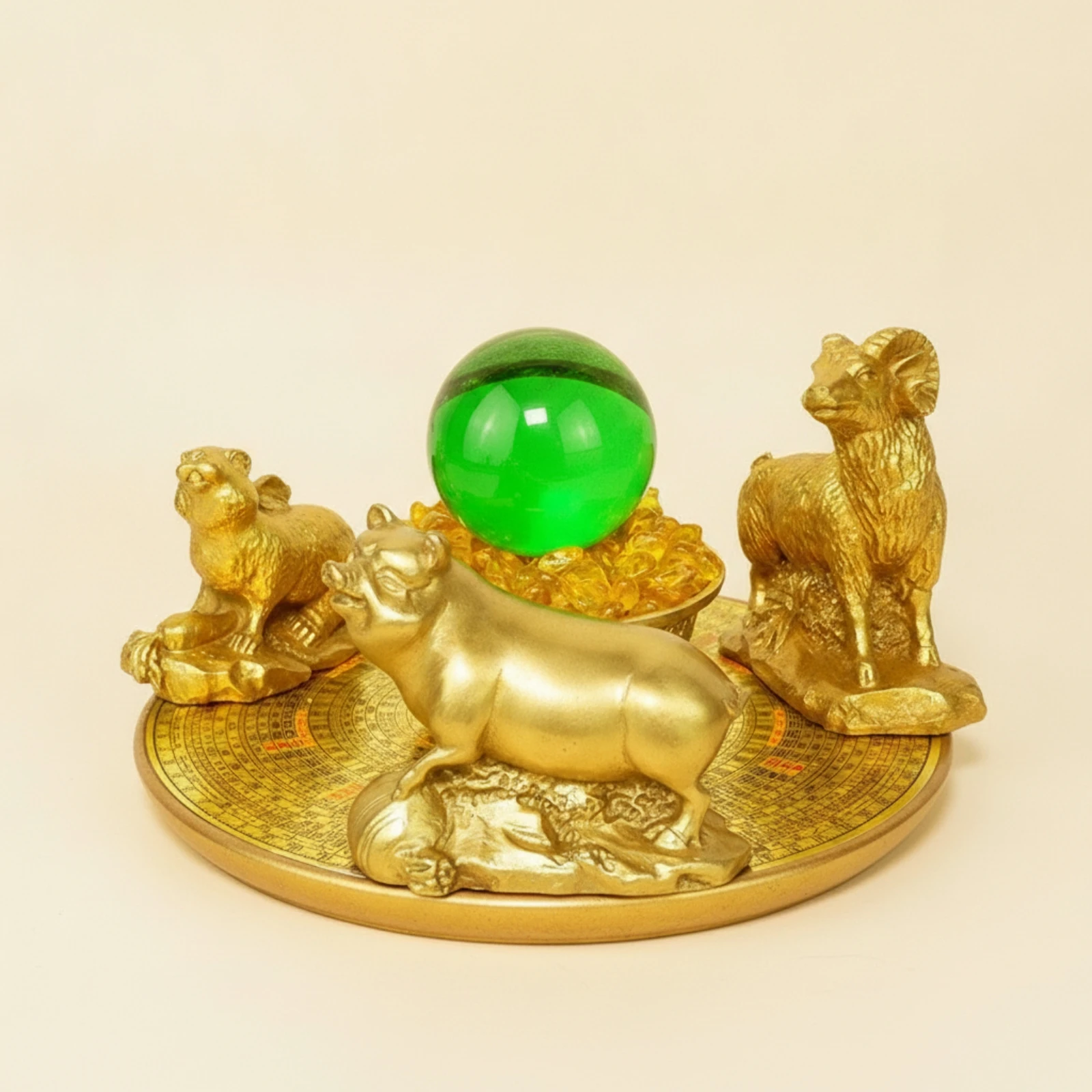 arrangement-decoratif-avec-figurines-sculpture-en-laiton-avec-sphere-en-verre-sculpture-en-verre-gravee-ornement-de-table-compact