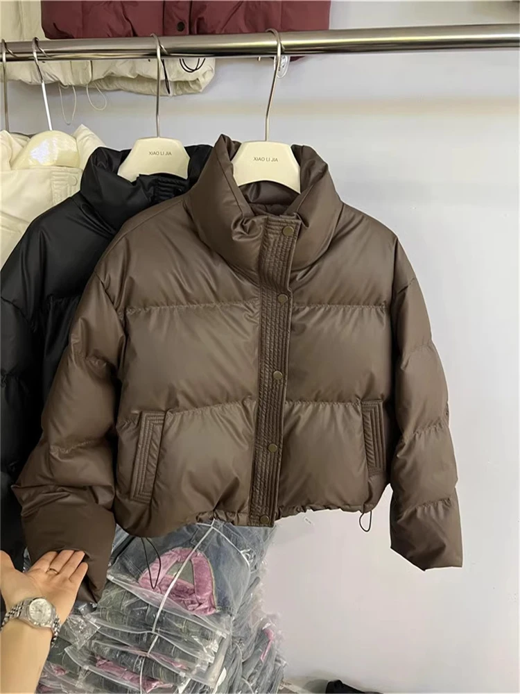 

Женские парки-пуховики в армейском стиле: португальский дизайн, бразильские и южноамериканские мотивы, латинские элементы