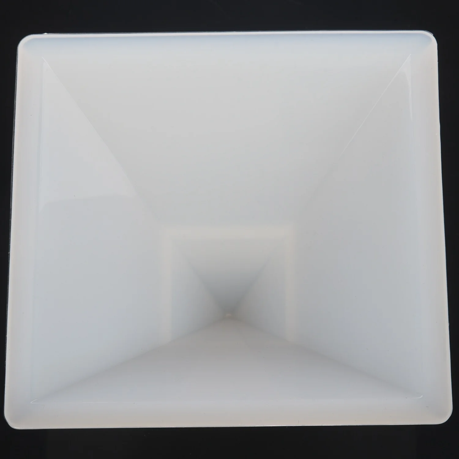 แม่พิมพ์ซิลิโคนรูปทรงพีระมิดขนาดใหญ่ ABQR สำหรับทำเครื่องประดับ งานฝีมือ ขนาด 9.5x9.5x6 ซม.