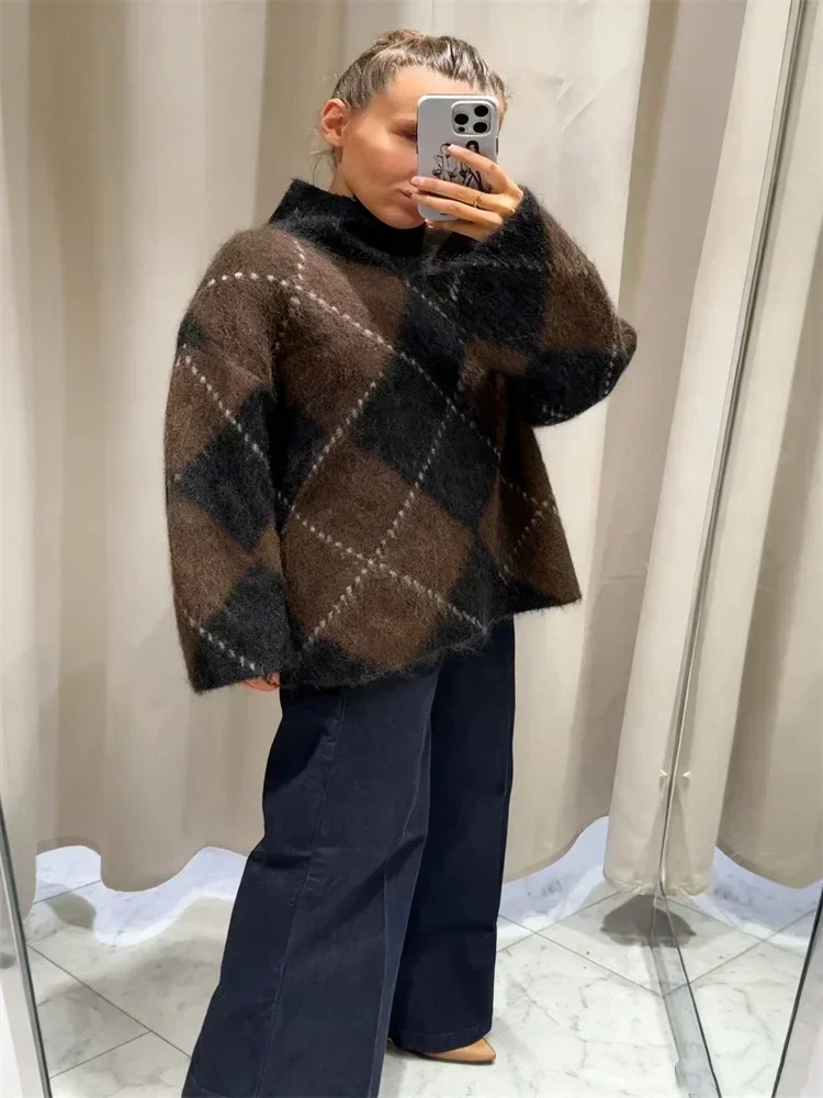 เสื้อไหมพรมถักทรงหลวมสำหรับผู้หญิง ดีไซน์หรูหรา คอสูง แต่งผ้าต่อกัน แขนยาว ไซส์ใหญ่ แฟชั่นฤดูใบไม้ร่วง 2025 สไตล์สตรีทแวร์