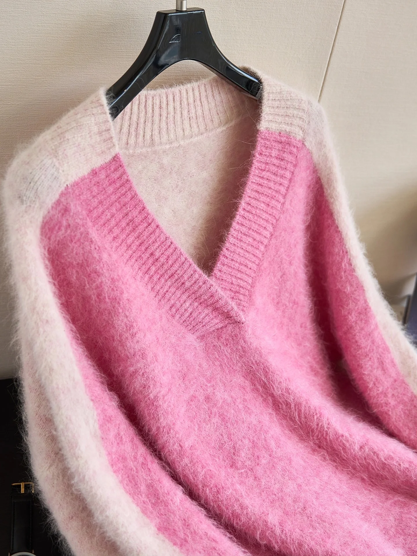 

Модный лидер! Вязаный свитер CH Home из шерсти альпака, 26 цветов, с V-образным вырезом, контрастный розово-красный флис, мягкий, в повседневном стиле