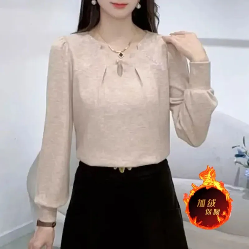 

the winter 2026 the new women's French V-neck velvet bottoming shirt the new Female short loose stitching hot drilling tops
