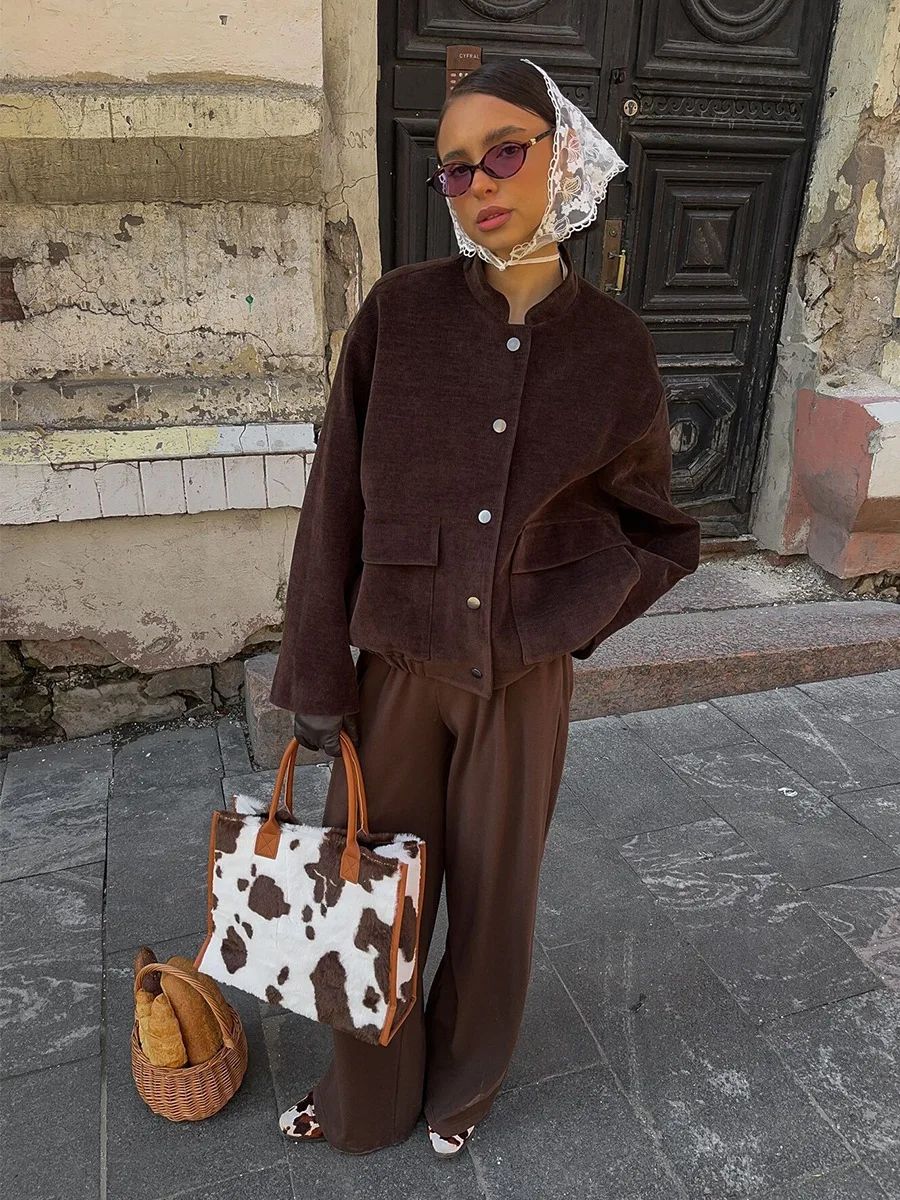 เสื้อแจ็คเก็ตผ้าคอร์ดดูรอยสีน้ำตาลสำหรับผู้หญิง Wolfeel รุ่นใหม่ประจำฤดูใบไม้ร่วงปี 2025 คอตั้ง ทรงหลวม ทันสมัย ติดกระดุมแถวเดียว แขนยาว แฟชั่น