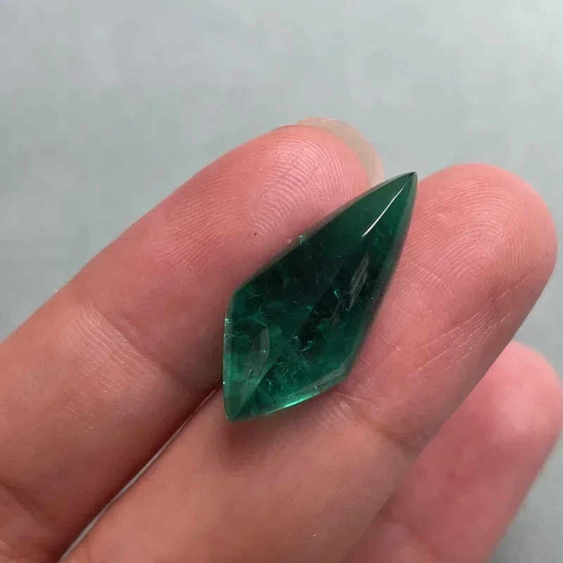 Ruihe New Have Nice Inclusions Simulate To Natural 10.53ct Cabonch Kite Shape Colombia Color Lab Grown Emerald Gemstone Jewelry