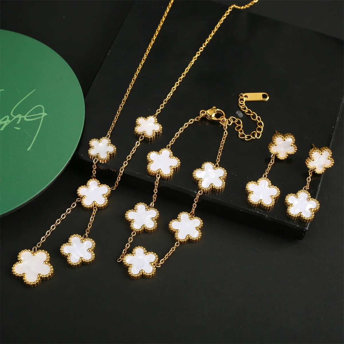 New Design Stainless Steel Does Not Five-leaf Flower Bracelet Necklace Earrings Three-piece Jewelry Set Ladies Four-leaf Clover