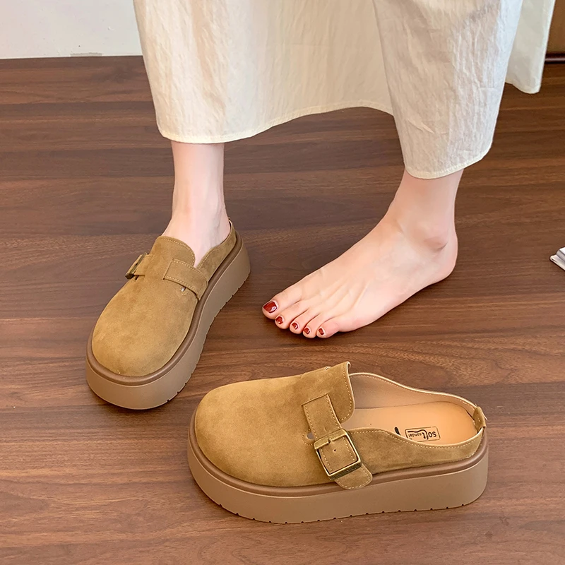 2025 جديد المرأة المألوف والأكثر مبيعا سميكة القاع النعال الخريف نمط جديد ملابس خارجية غطاء رأس النعال غير رسمية