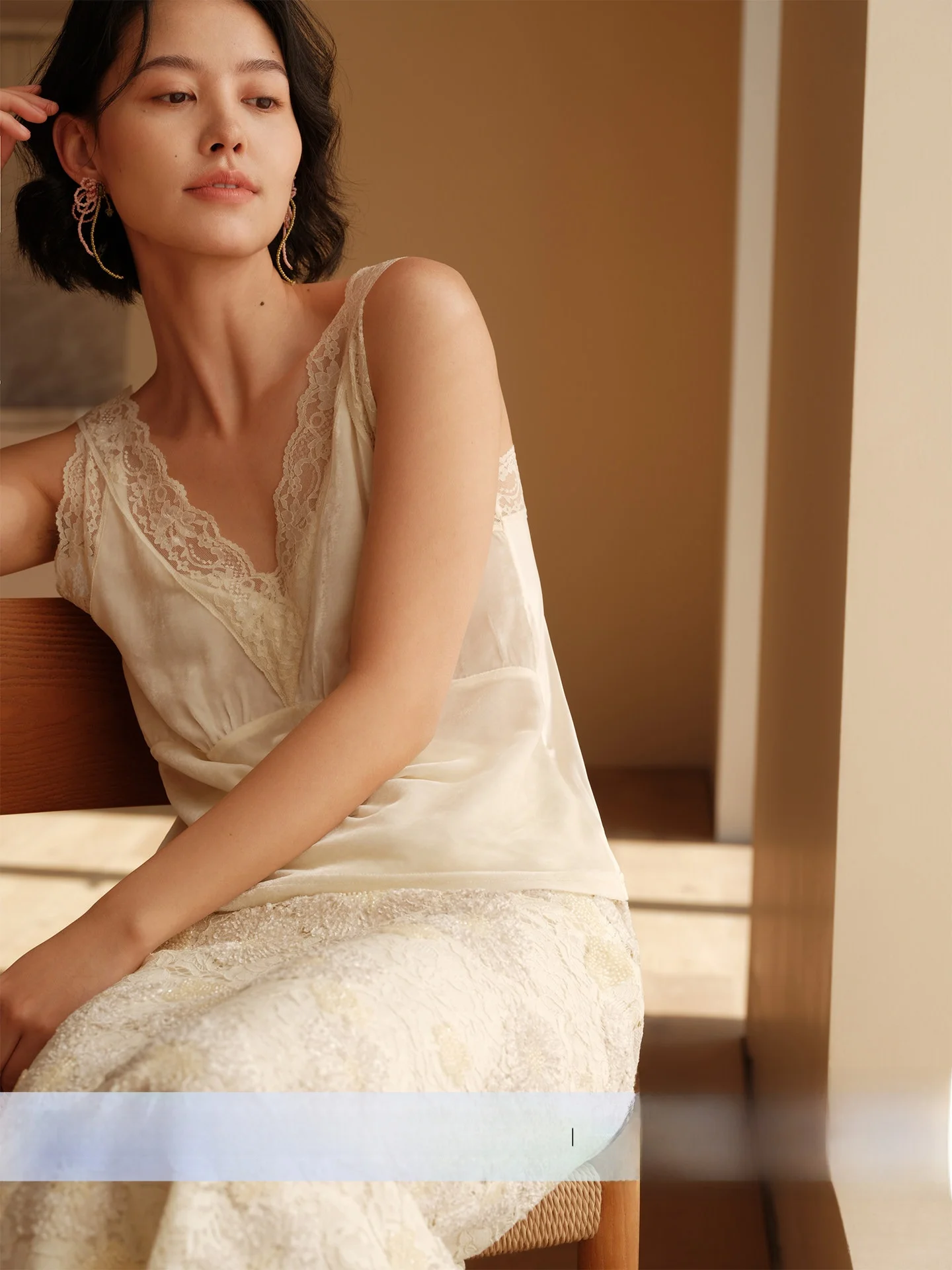 

Chimai Rihua Silk Velvet Patchwork Heavyweight Lace V-neck Base Versatile Strap Women's Vest Top Silk Blend Inner Wear