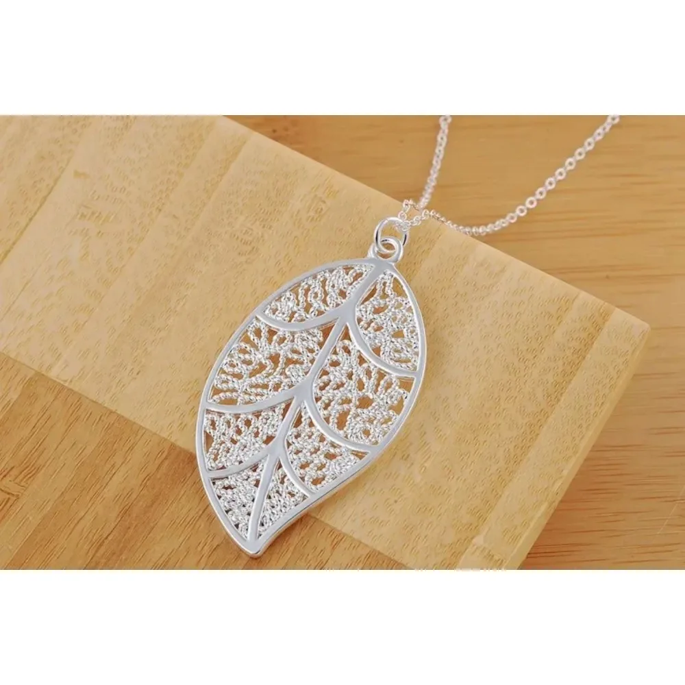 Women's 925 Sterling Silver Leaf Pattern Pendant Necklace
