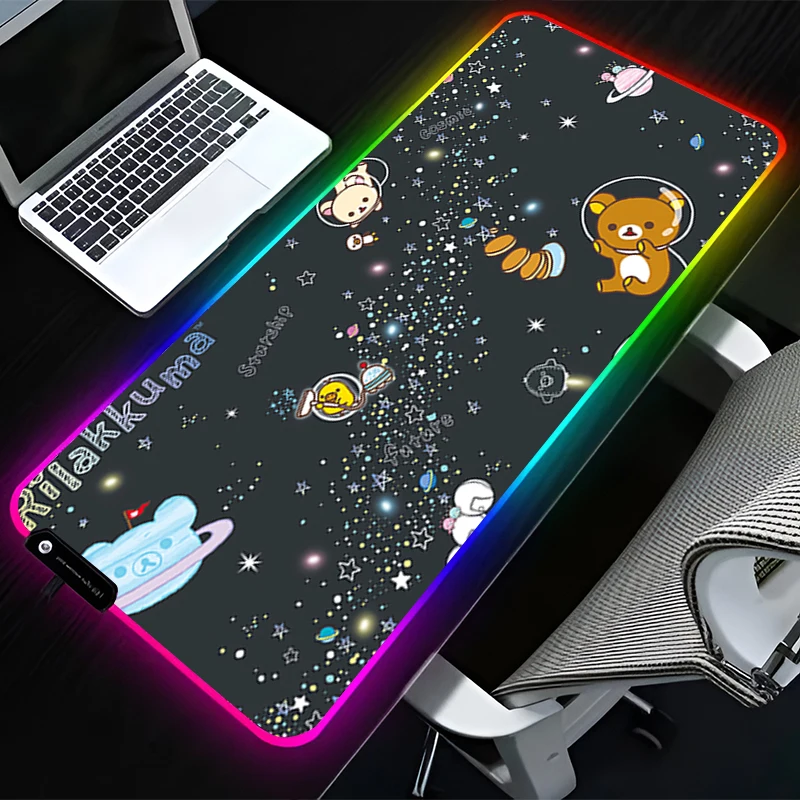 

Коврик для мыши со светодиодной подсветкой RGB, резиновый коврик для мыши HD с рисунком, игровой коврик, аксессуары для ПК, настольный коврик, нескользящий коврик для стола, офисный коврик для клавиатуры R-rilakkuma