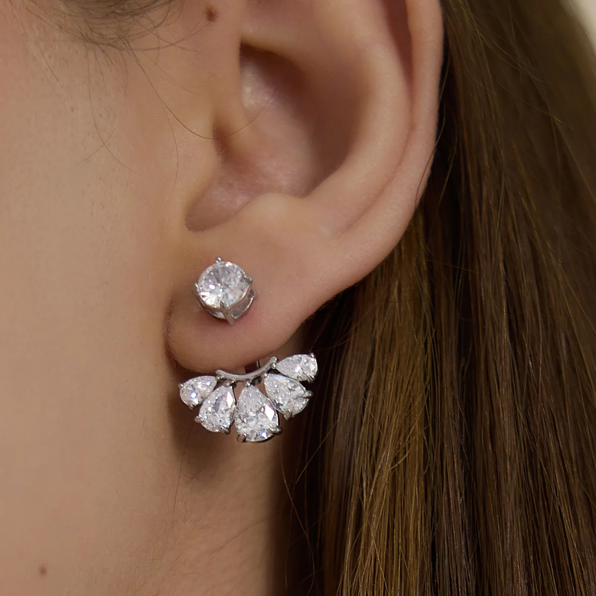 

Classic Stainless Steel Zircon Fan Shape Stud Earrings for Women Exquisite Luxurious Fashion Jewelry Party Accessories Gifts