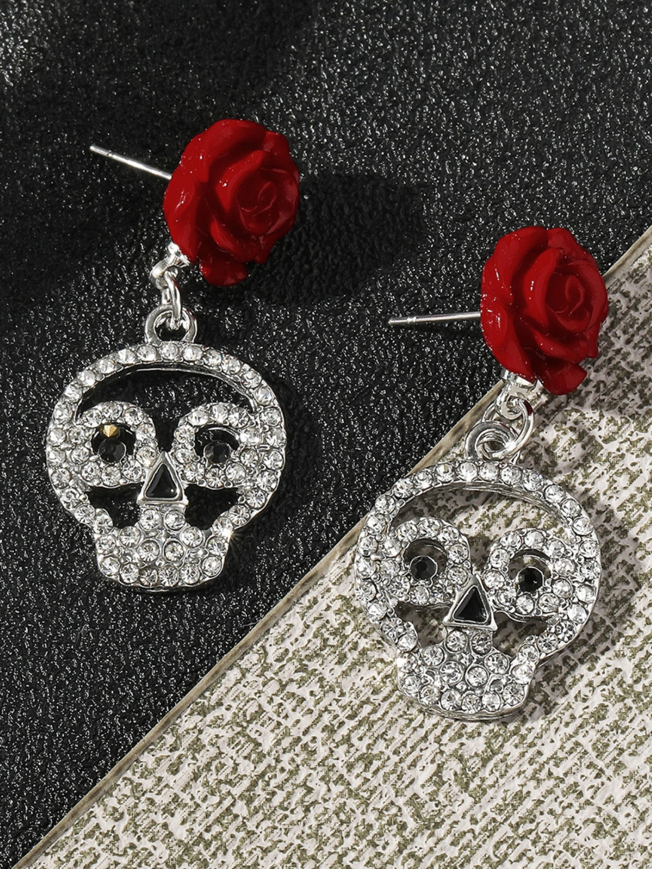 A pair of Halloween dark Gothic rose hollowed out love skull earrings for female earrings