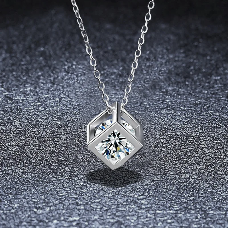 

S925 pure silver moissanite Rubik's Cube necklace, women's square pendant, collarbone chain accessory, directly supplied by the