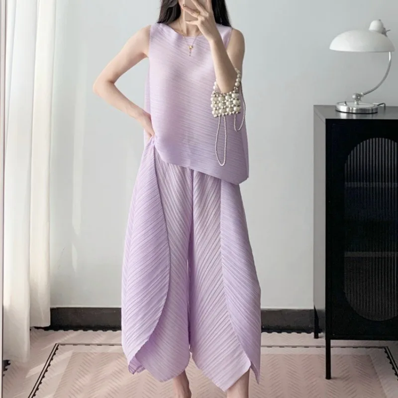 Ensemble 2 pièces plissé Miyake : T-shirt sans manches et pantalon asymétrique léger pour femme – Nouvelle collection été 2026